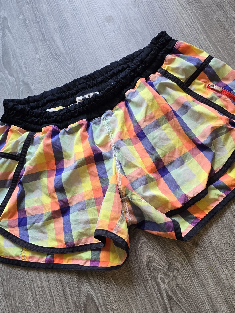 Lululemon SEAWHEEZE 2013 Plaid Short HTF Tracker Track Attack Size Large